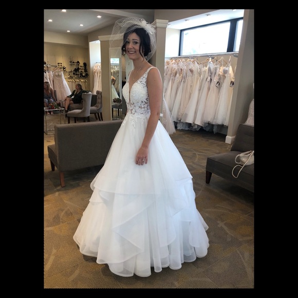 New Unaltered Wedding Dress - Picture 3 of 6